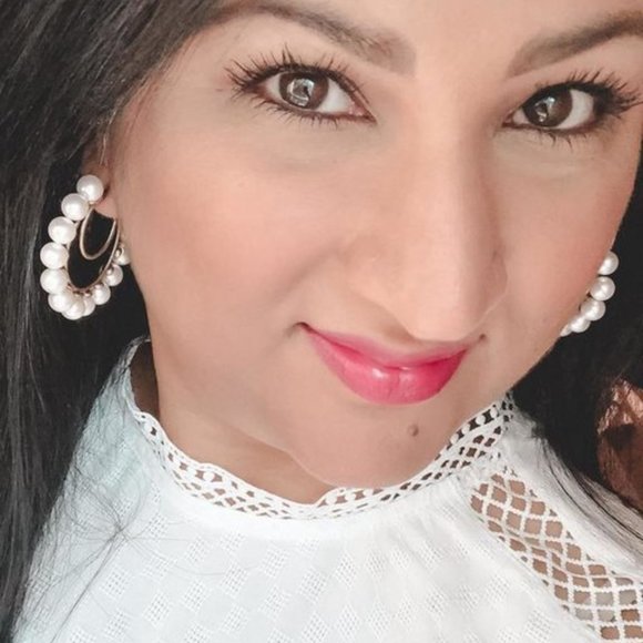 :: Stella & Dot | Power Pearl Drop & Gold Hoop Earrings - Cream Retired - Picture 9 of 12